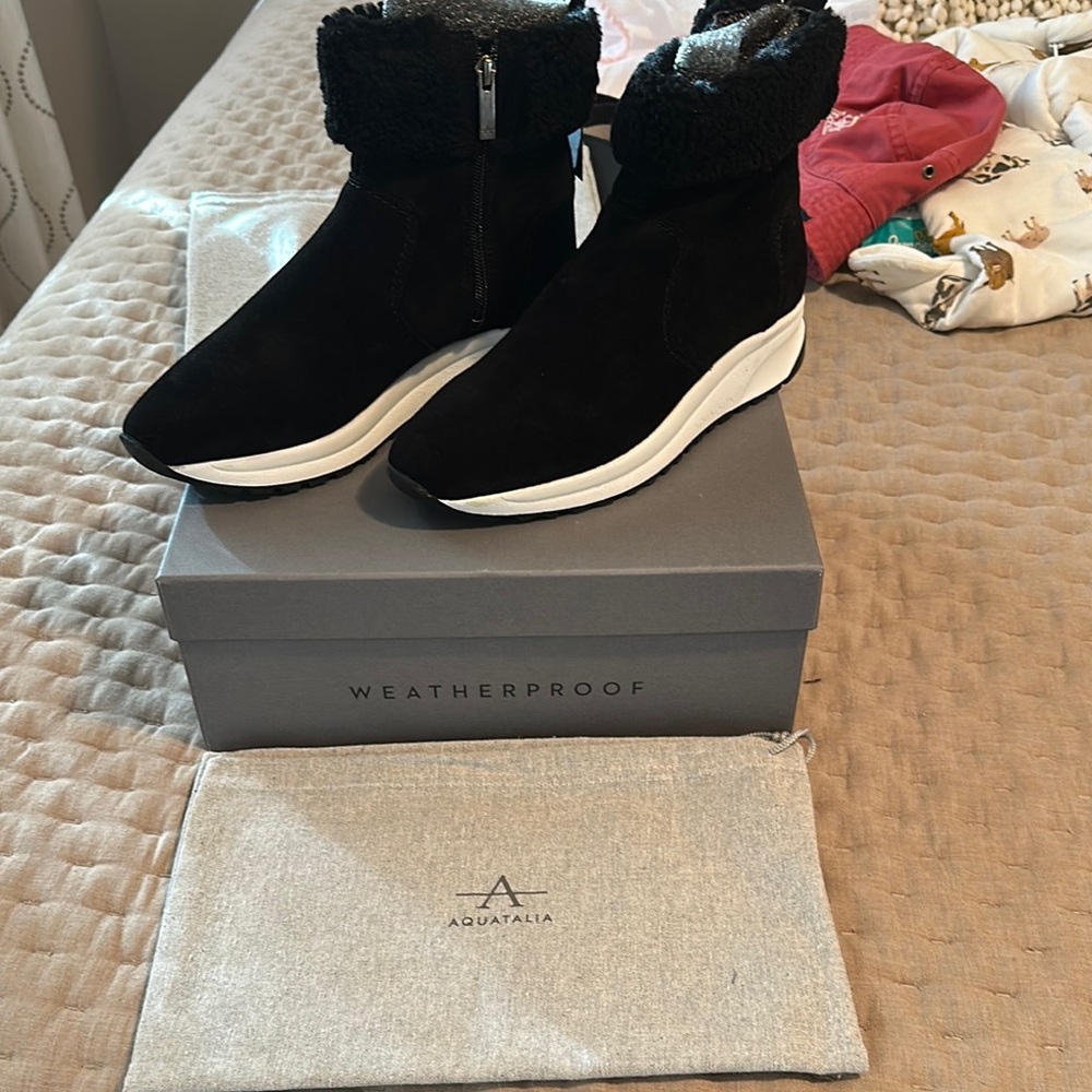 Aquatalia Women's Black Ankle Boots